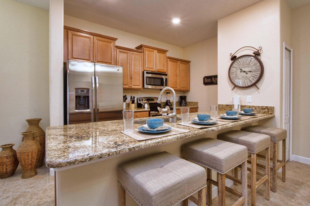 Storey Lake- 5 Bedroom Townhome W/pool -1601st Holiday home Orlando
