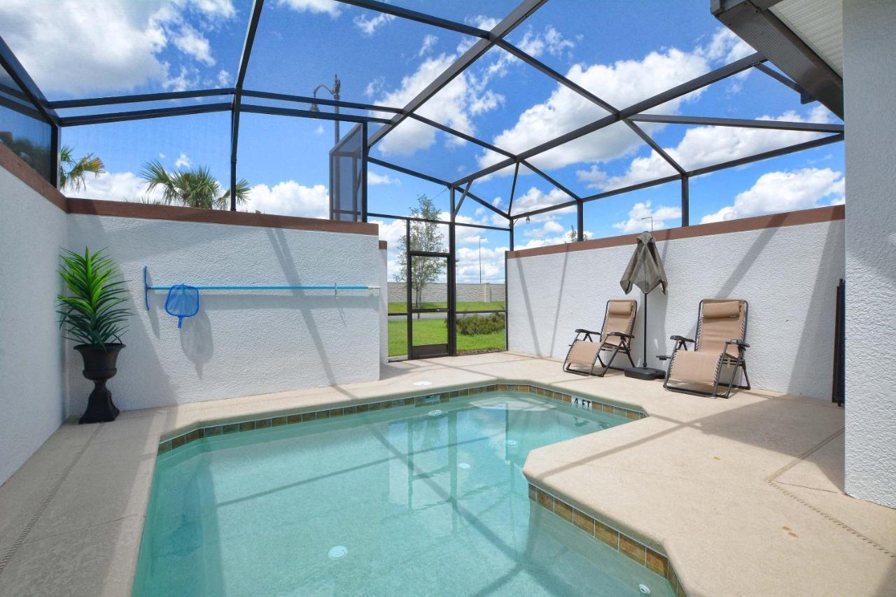 Storey Lake- 5 Bedroom Townhome W/pool -1601st Holiday home