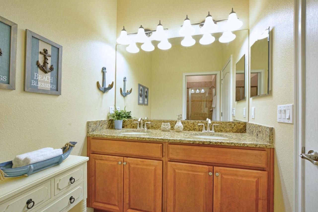 Storey Lake- 5 Bedroom Townhome W/pool -1601st *