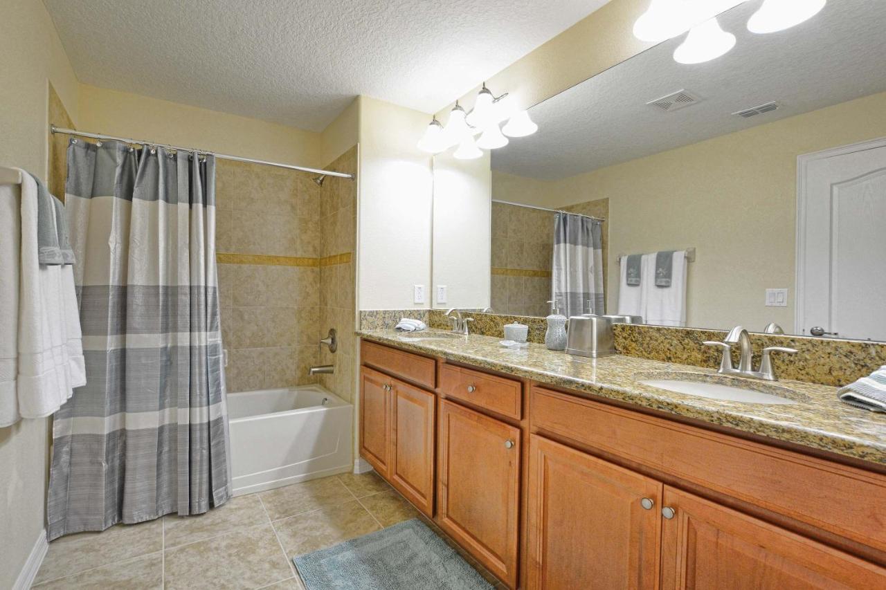 Holiday home Storey Lake- 5 Bedroom Townhome W/pool -1601st