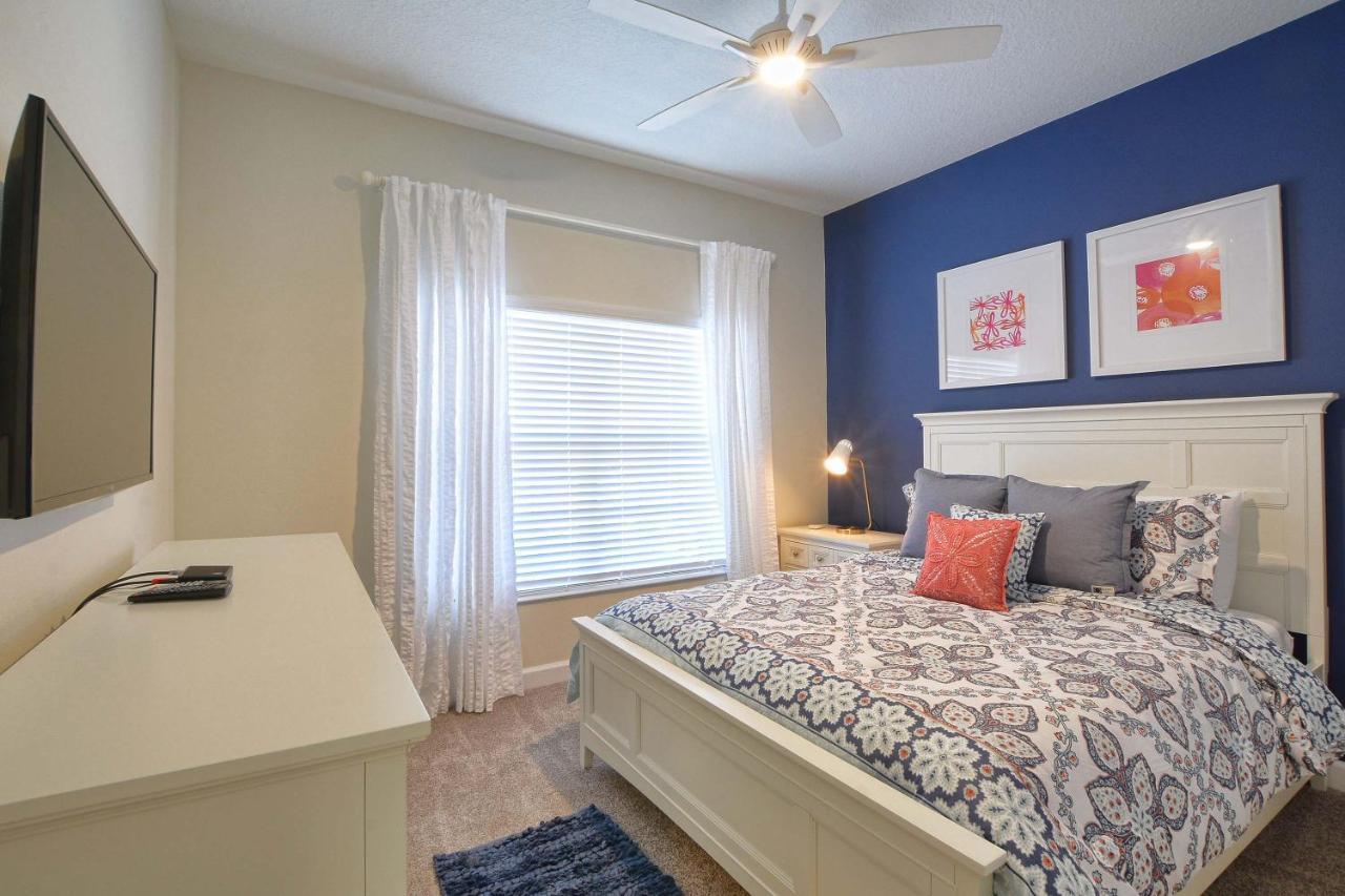 Storey Lake-4 Bedroom Townhome W/spashpool-1613st Holiday home