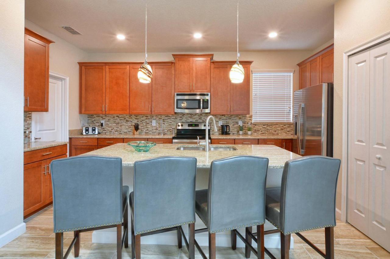 Holiday home Storey Lake-5 Bedrooms W/pool-1650st