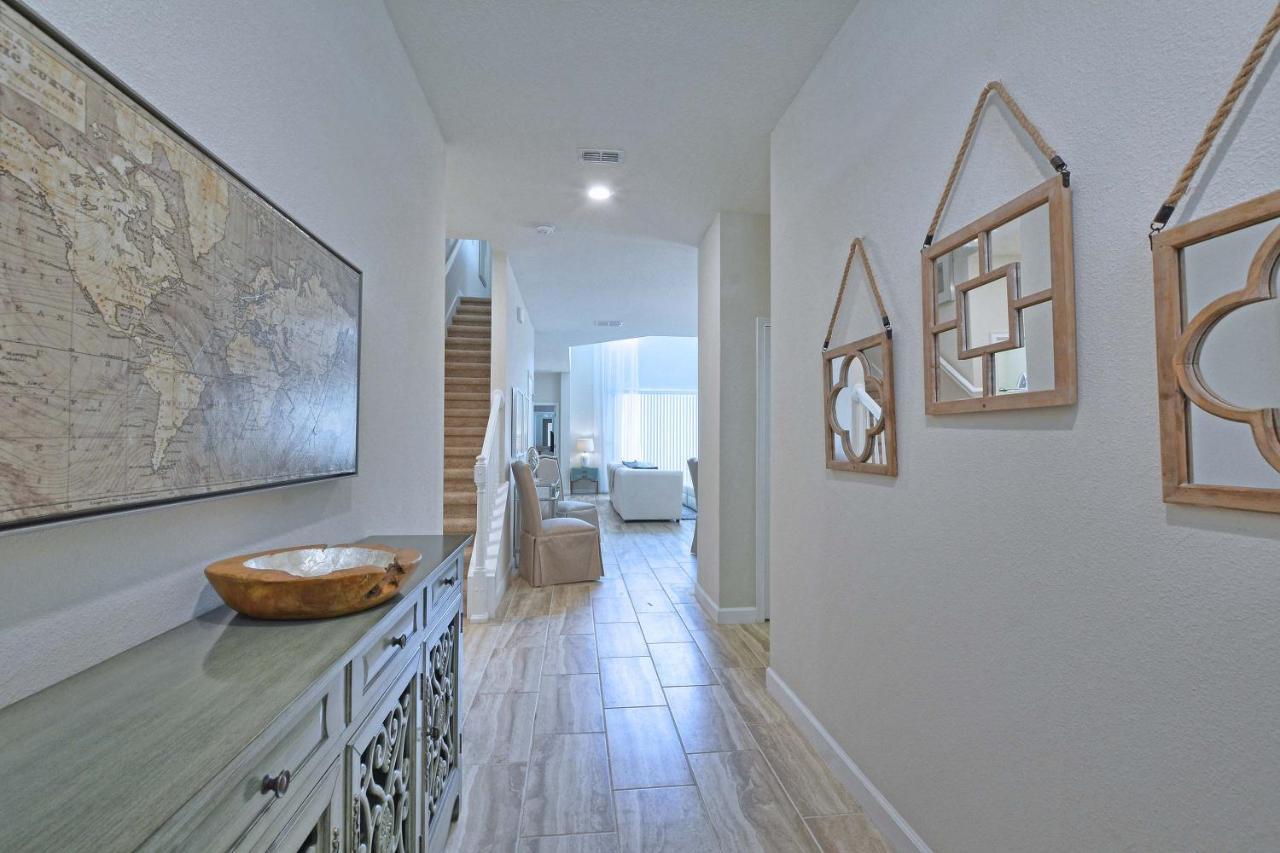 Storey Lake-5 Bedrooms W/pool-1650st