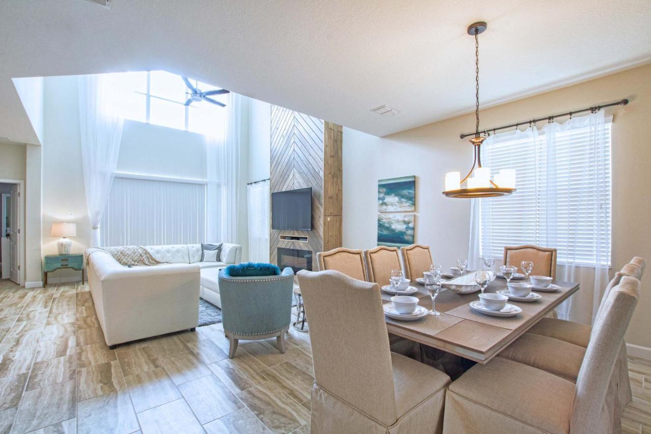 Storey Lake-5 Bedrooms W/pool-1650st