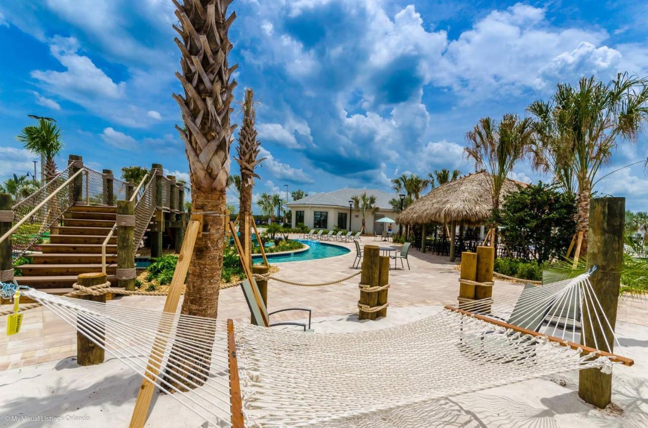 Storey Lake-5 Bedrooms W/pool-1650st