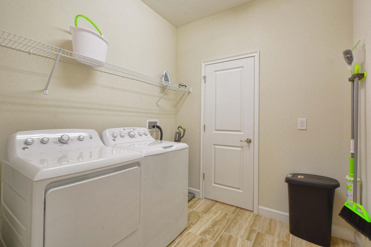 Holiday home Storey Lake-5 Bedrooms W/pool-1650st Orlando