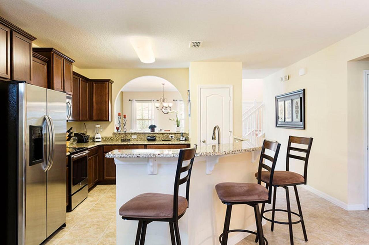 Spacious Vacation With Pool Tw2825