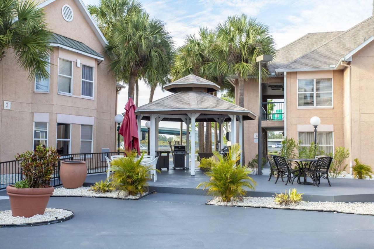 1 Bedroom Just 10 Minutes From Disney Orlando