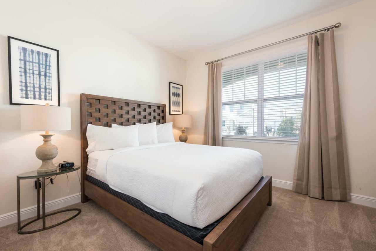 Lovely By Rentyl Near With Private Pool, Air Hockey Table & Amenities - 7467m Holiday home