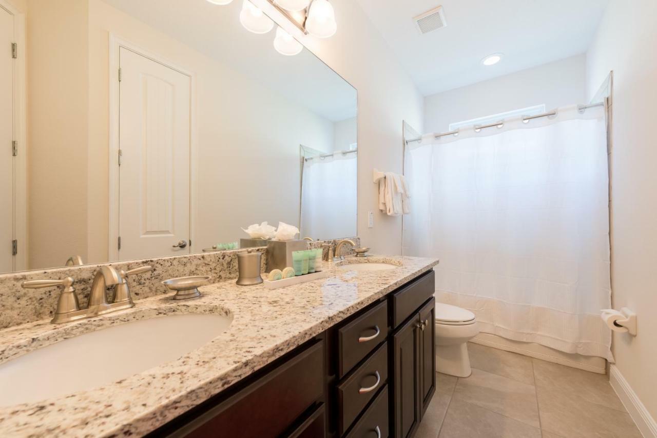 Lovely By Rentyl Near With Private Pool, Air Hockey Table & Amenities - 7467m Orlando