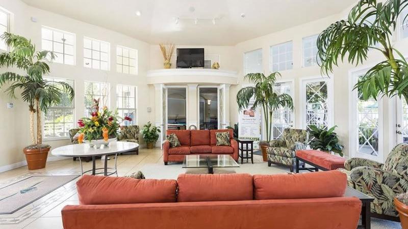 Stunning 4 Bedroom Pool Located In Windsor Palms Holiday home