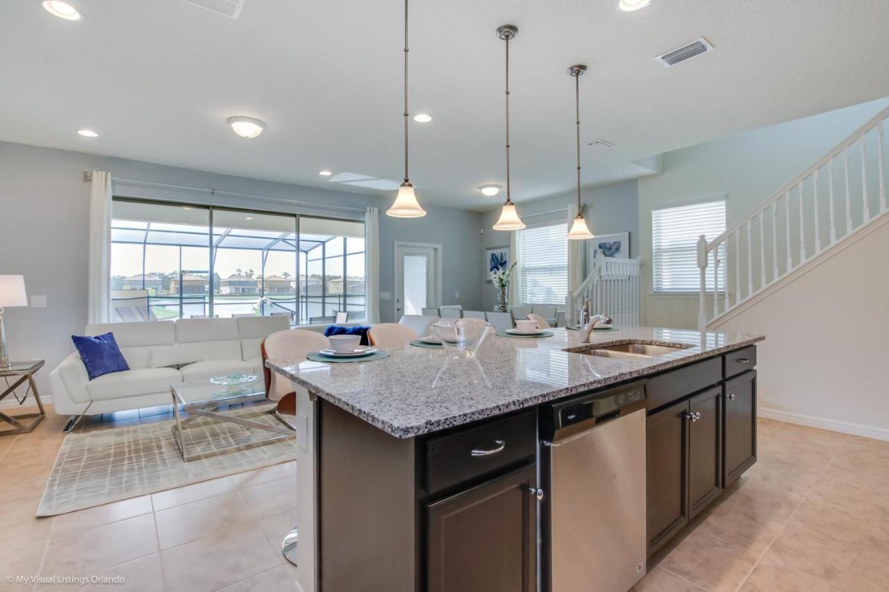 New Fantastic 5 Bed 4 Bathroom Town *