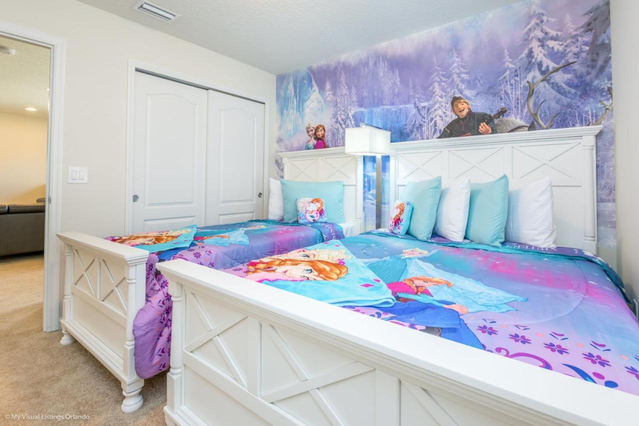 New Fantastic 5 Bed 4 Bathroom Town *