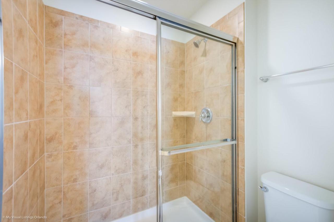 New Fantastic 5 Bed 4 Bathroom Town