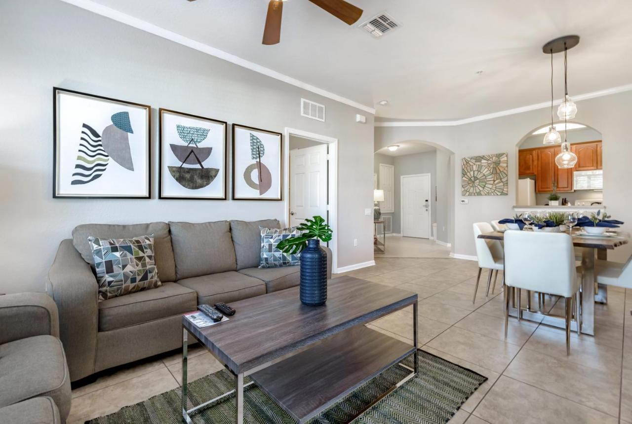 Beautiful Vista Cay Condo, Near I-drive Apartment
