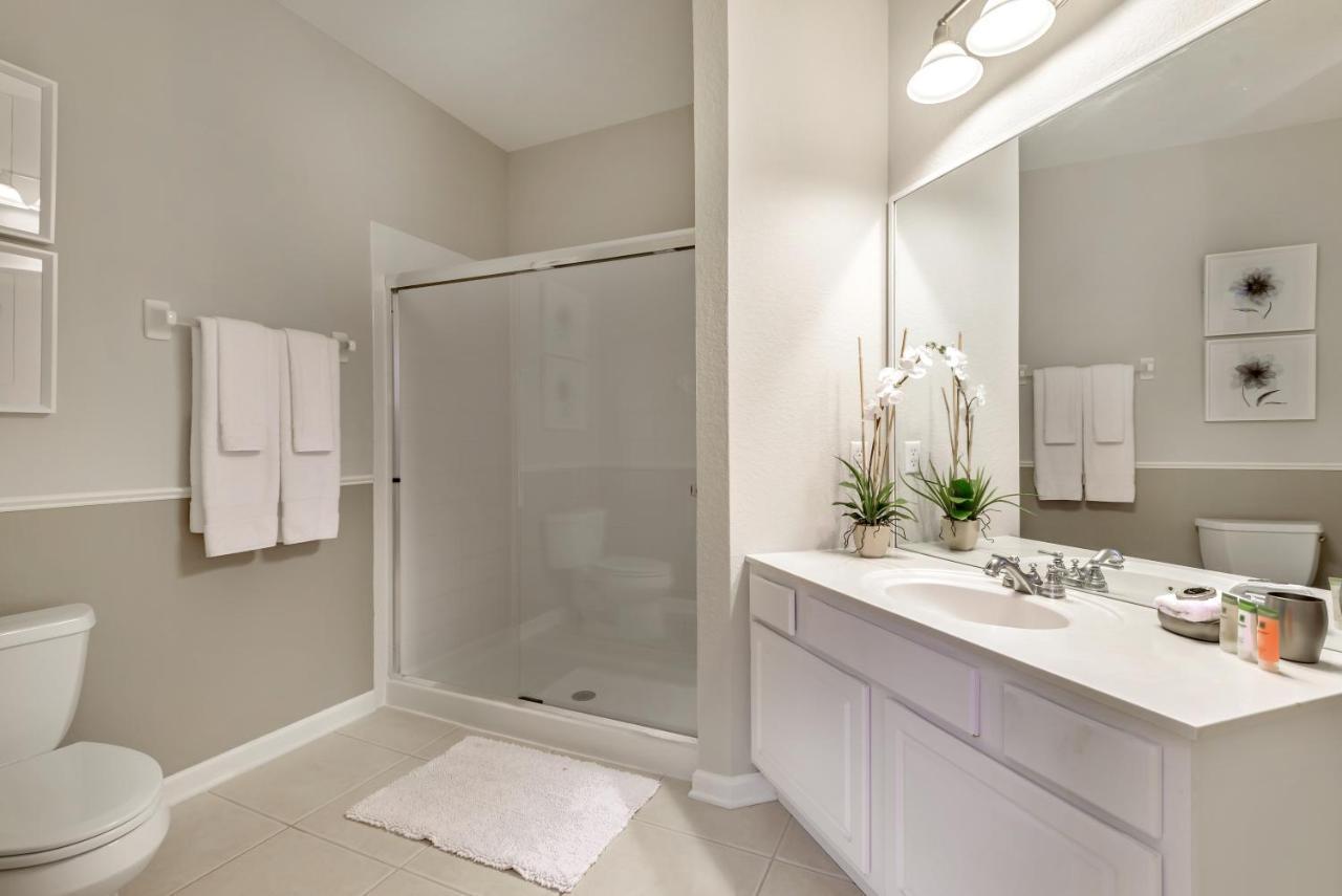 Beautiful Vista Cay Condo, Near I-drive