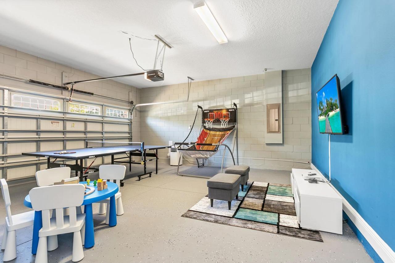 8 Bedroom Vacation With Pool Holiday home