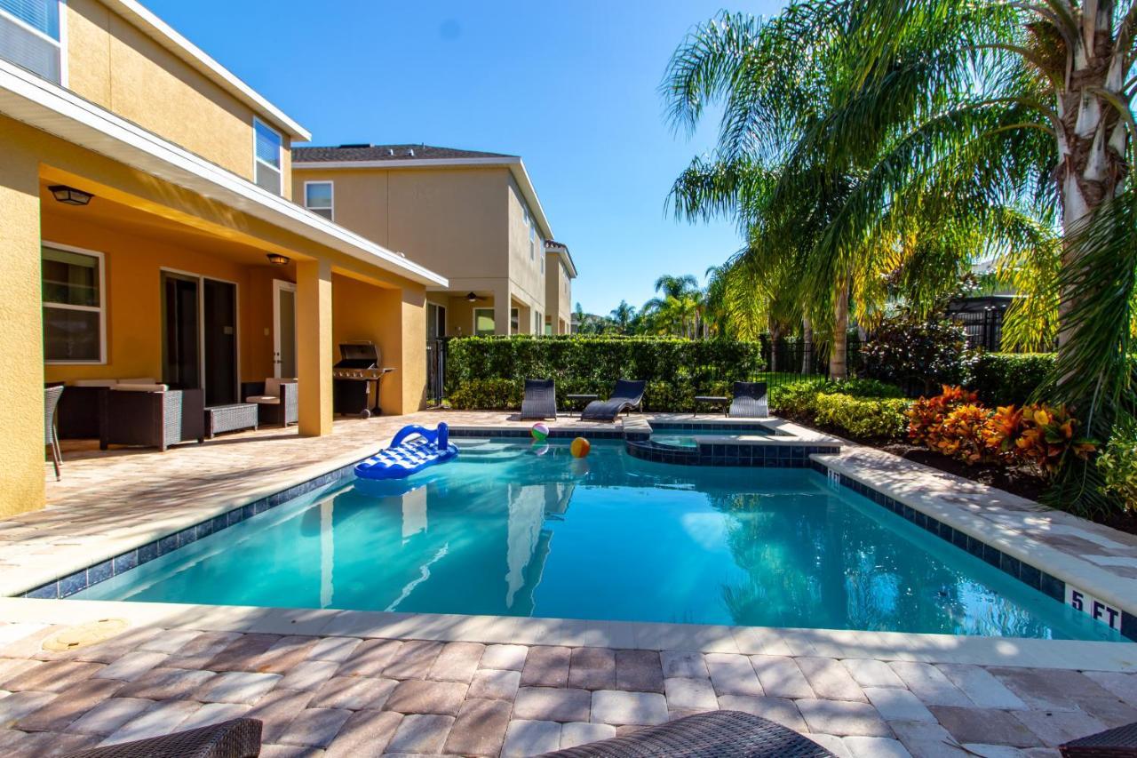 8 Bedroom Vacation With Pool *