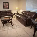 Spacious Home, Close To Attractions, Sleeps 4