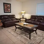 Spacious Home, Close To Attractions, Sleeps 4