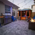 Newly Constructed Modern Pet Friendly Zen Home With Private Home Theater & Hot Tub! Home