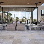 Beautiful Townhome Magic Village 1,5 Mile To Dis