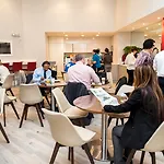 The Point Hotel & Suites Universal