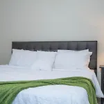Renovated 4Br Condo 5Min Conv Center