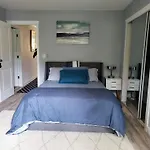 Cozy Bedroom With Private Ensuite Bathroom - Room # 2 In Sahred House No Pet