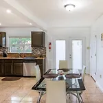 2Br Getaway Private, Pet-Friendly Fast Wi-Fi