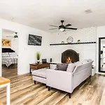 Work-Ready 2Br Wifi, Pool & Near Disney!