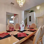 Mickey\'S Lake Villa
