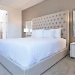 6 Bedroom Vacation Home With Pool