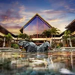 Universal\'S Loews Royal Pacific Resort