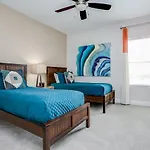 6 Bedroom Vacation Home With Pool