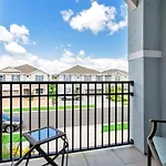 6 Bedroom Vacation Home With Pool