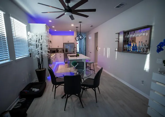 Newly Constructed Modern Pet Friendly Zen Home With Private Home Theater & Hot Tub! Home