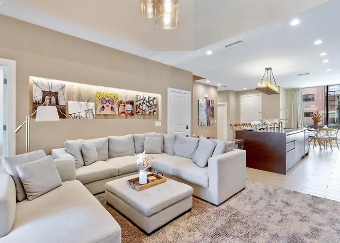 Beautiful Townhome Magic Village 1,5 Mile To Dis