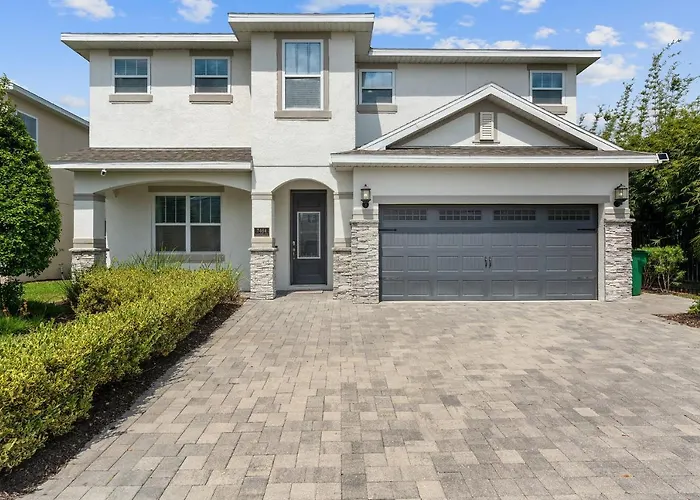 Modern 5 Bedroom Family Home Close To Disney
