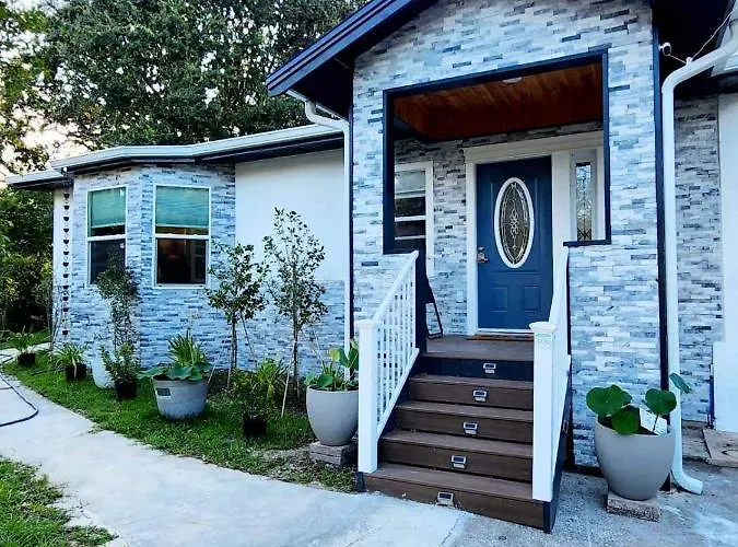 Cozy Bedroom With Private Ensuite Bathroom - Room # 2 In Sahred House No Pet