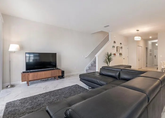 5 Bedrooms - 4 Bathrooms - Storey Lake4849 Rc