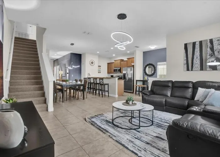 5 Bedrooms - 4 Bathrooms - Paradise Palms 8869 Cp