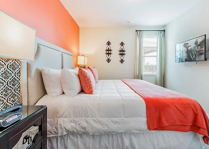 Spacious 10 Bdrm House With Private Pool And Spa At Encore