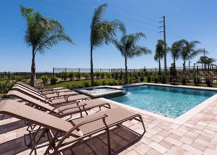 Charming 10 Bdrm Villa With Open Living Area At Encore
