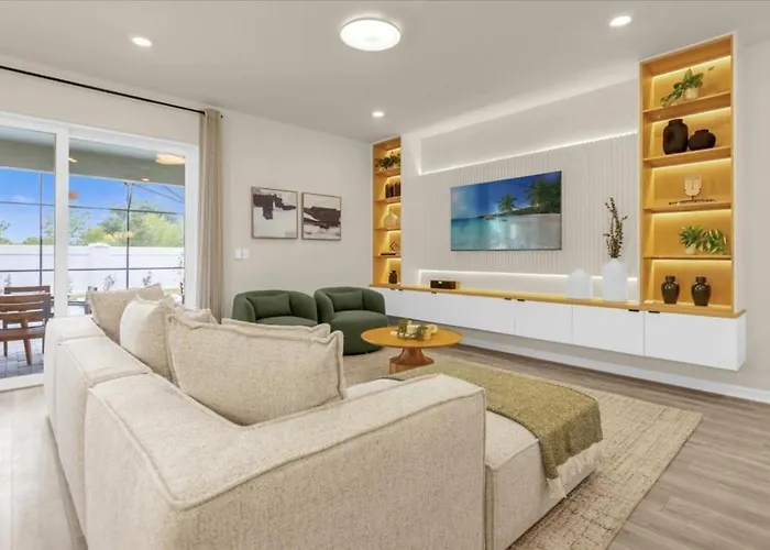10 Bedrooms- 8 Bathrooms- Windsor Cay16299Sk