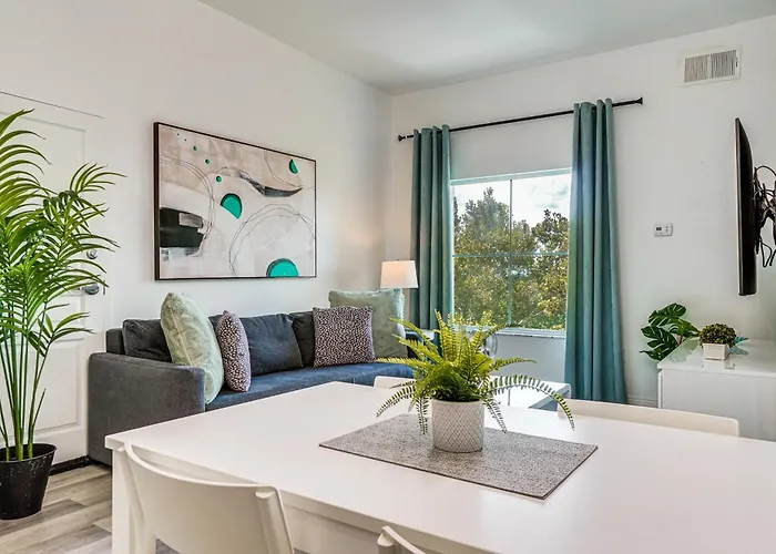 Modern Orlando Condo - 1 Mi To Disney World!