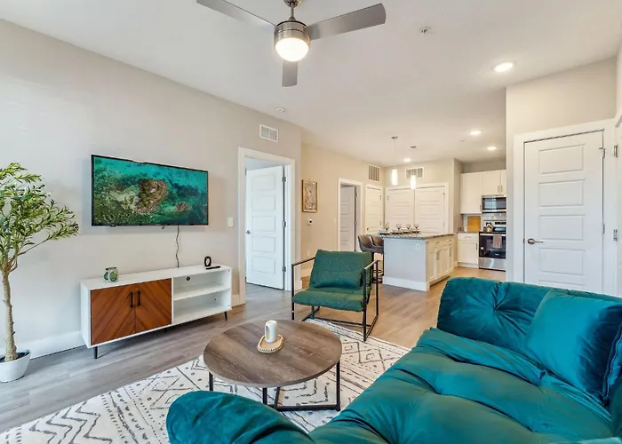 Private Full King-Size Bed Haven, Resort Pool, & Great Pool