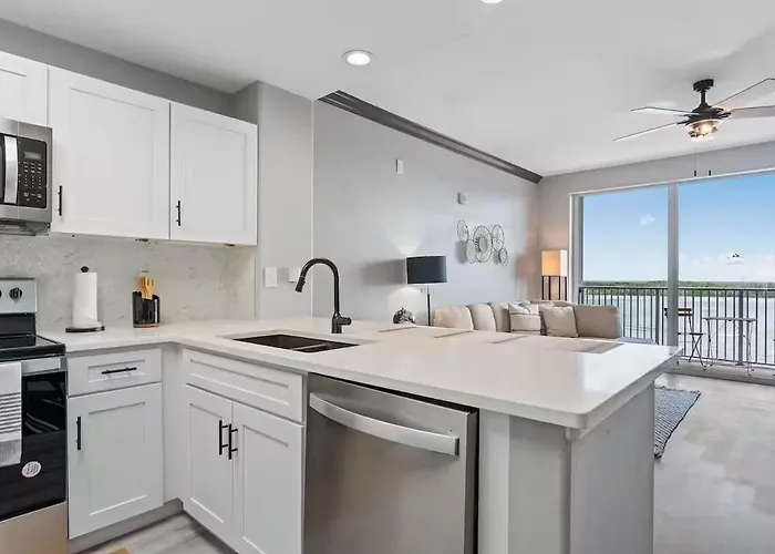 Luxury 1Br Lakeview Condo Near Disney!