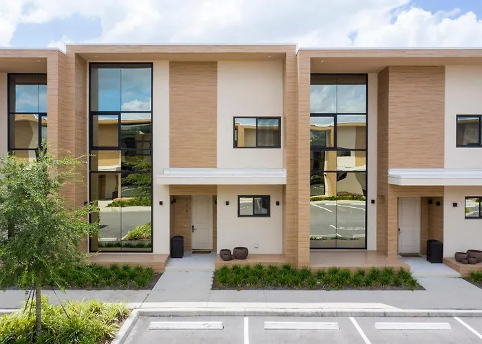 Luxury 4 Bedroom Home Close To Disney 7487
