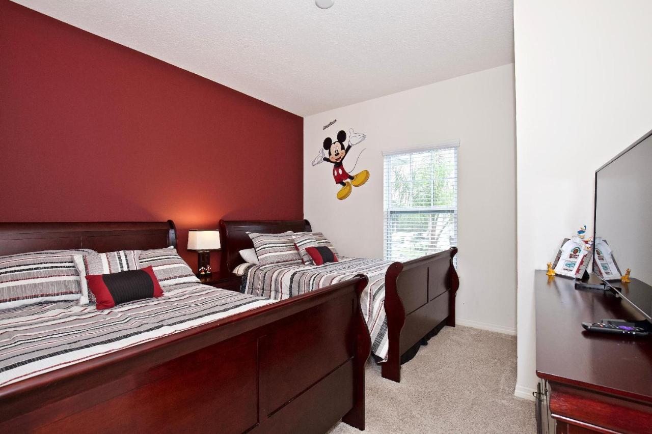 Great And Practical Townhouse In Gated Community, Sleeps 6 10 Min To Disney! Holiday home Orlando
